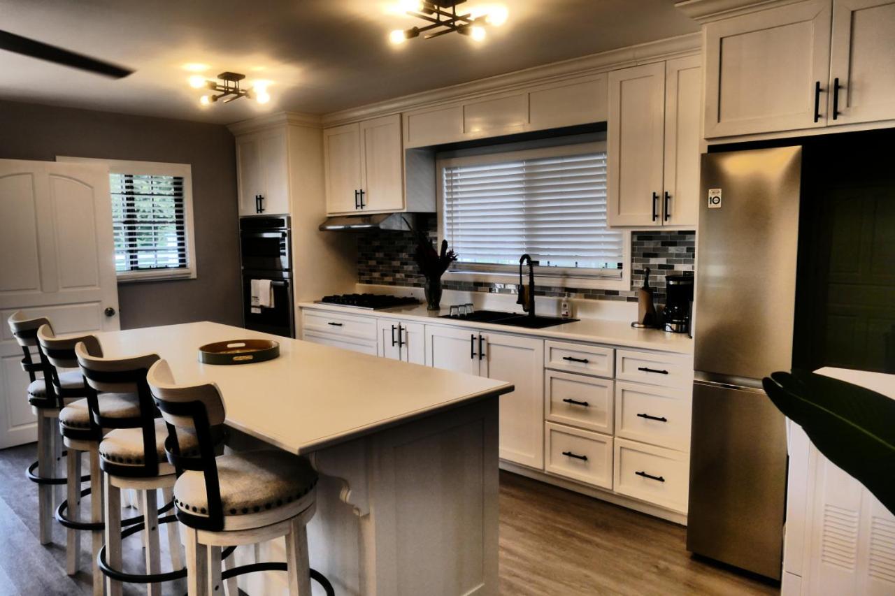 Elenas Modern 2BR Comfy Home