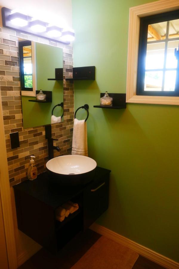 Elenas Modern 2BR Comfy Home