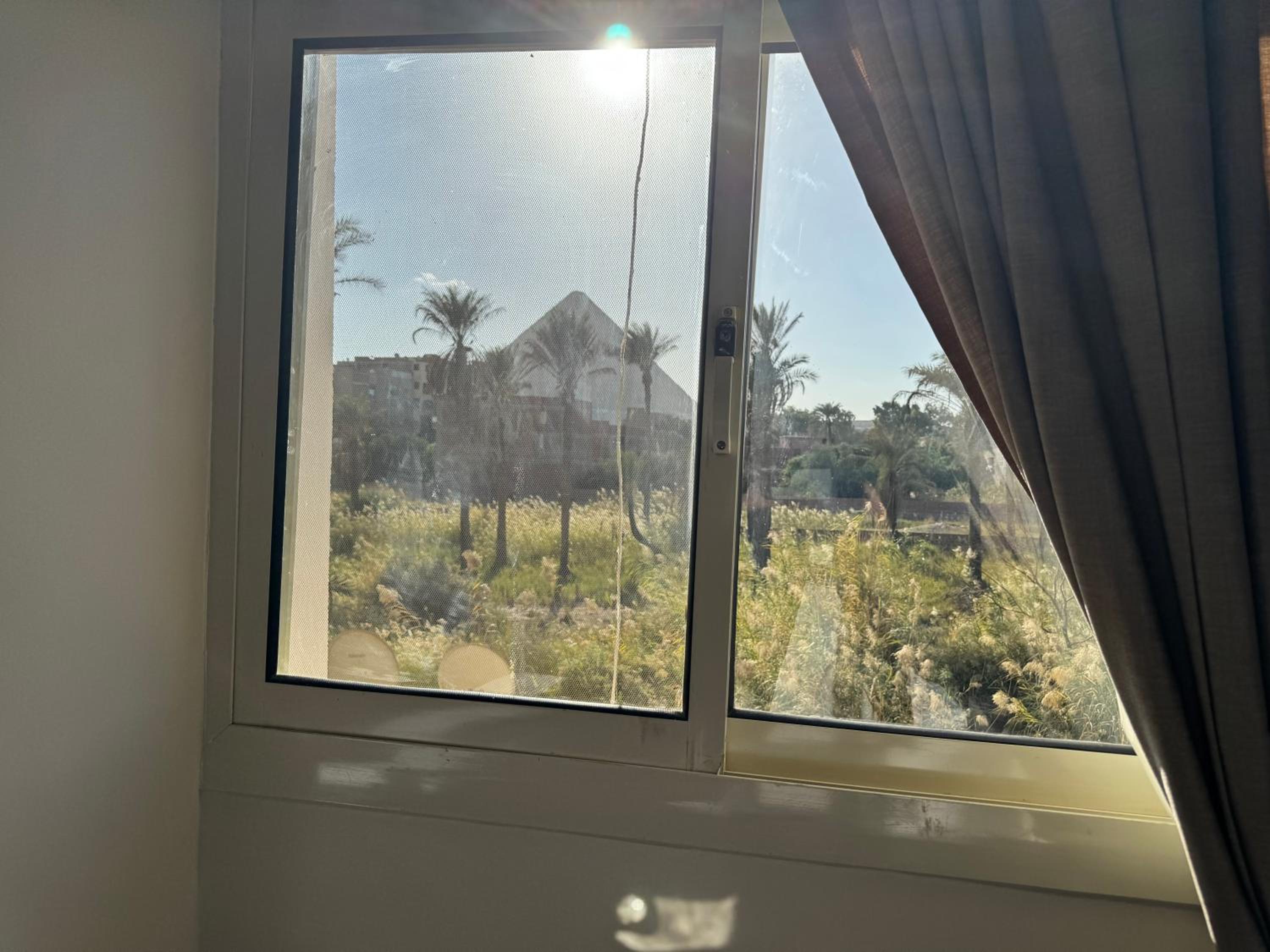 King Cheops Inn - Pyramid View