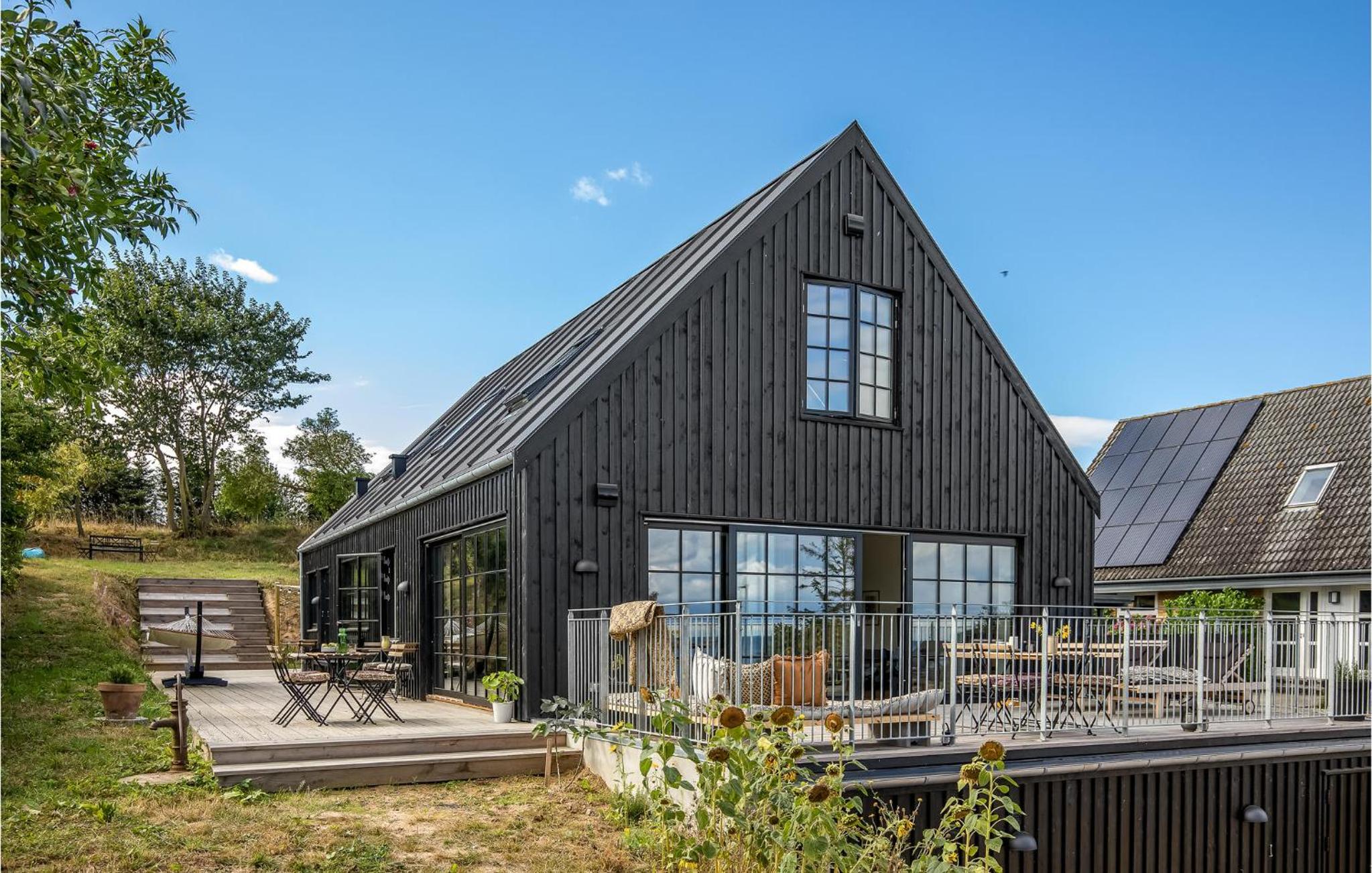 Awesome Home In Svaneke With Kitchen