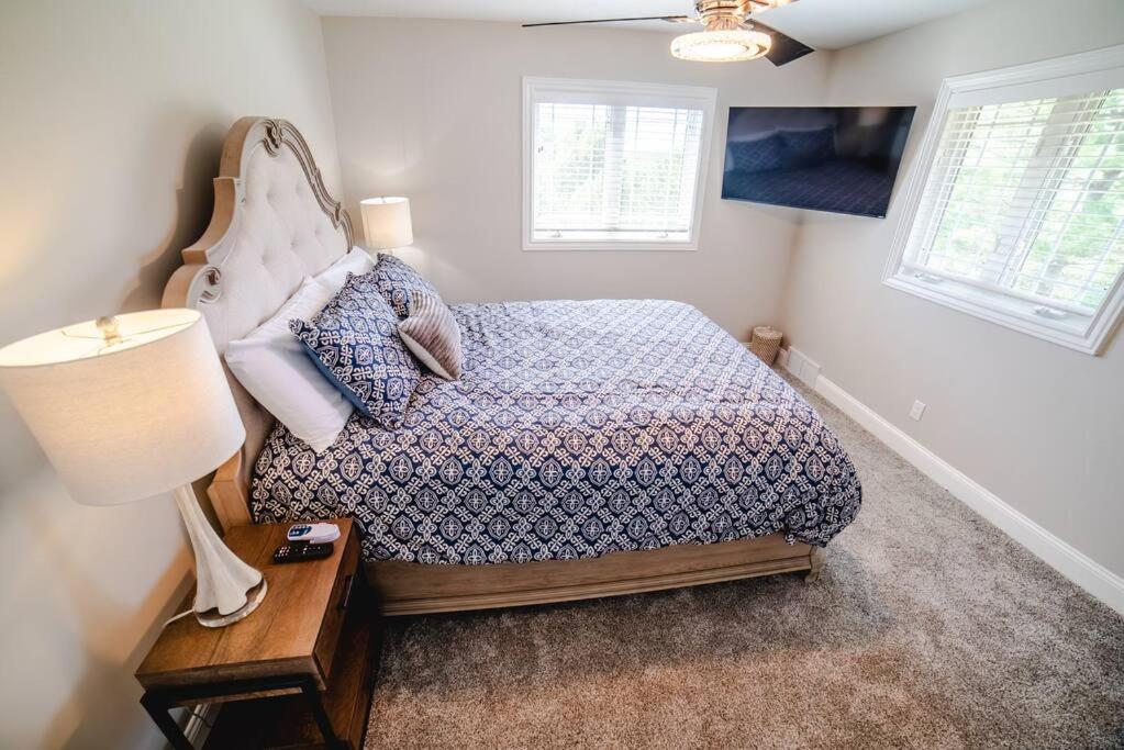 Woodland View House with Jacuzzi & Sauna! view 2