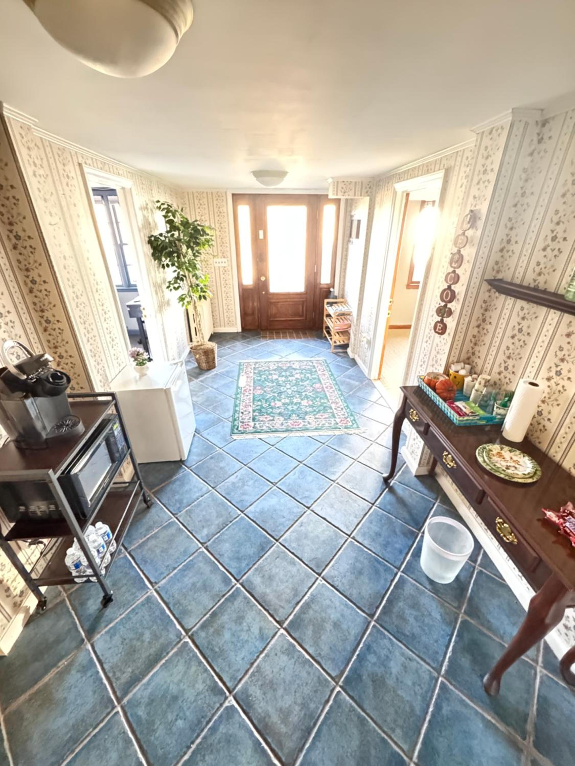 Cozy & Stylish Studio with Beautiful Lake Views & Fast Wifi