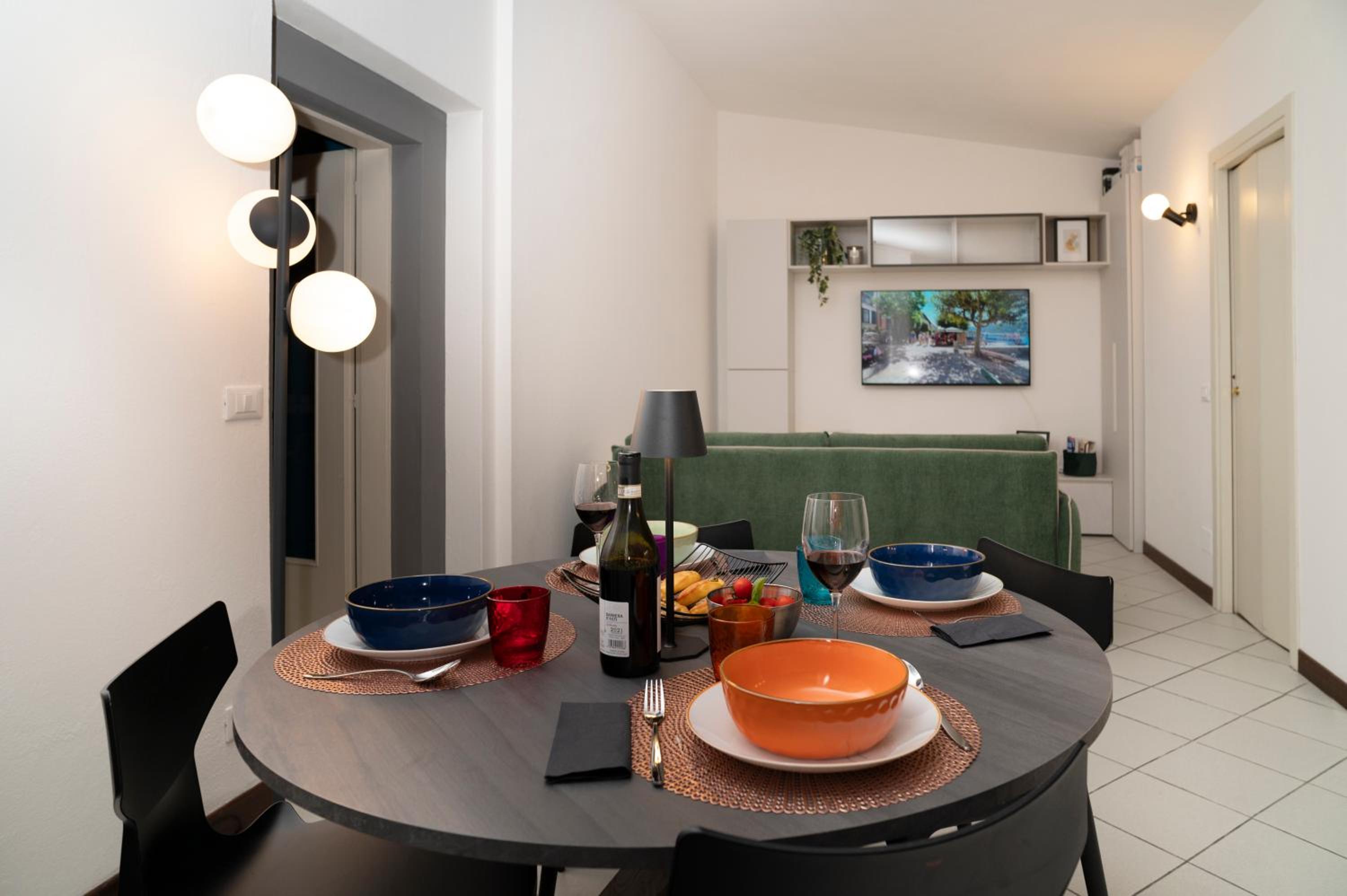 Interno3 Design Apt Garage & Mxp view 5