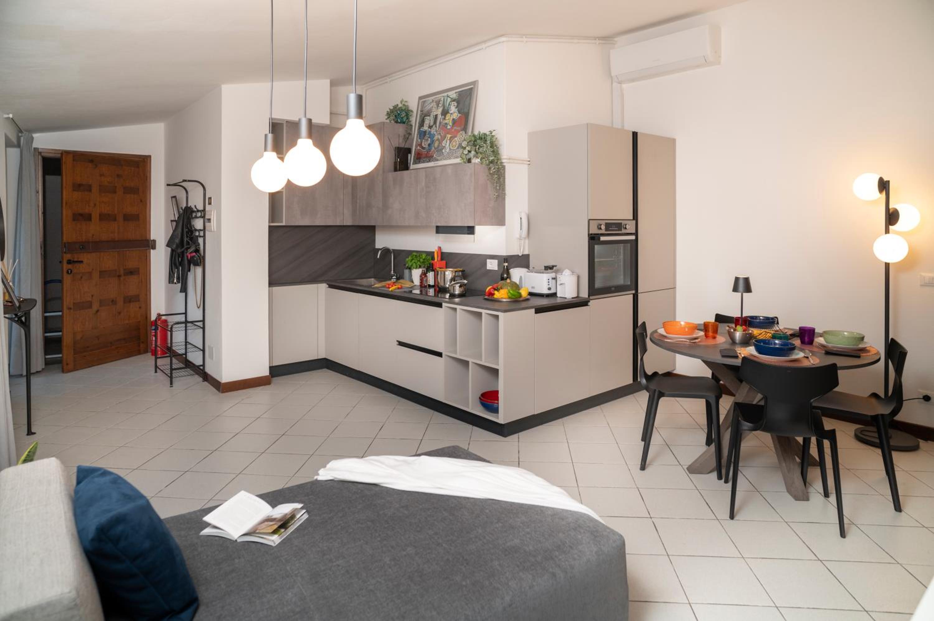 Interno3 Design Apt Garage & Mxp view 3