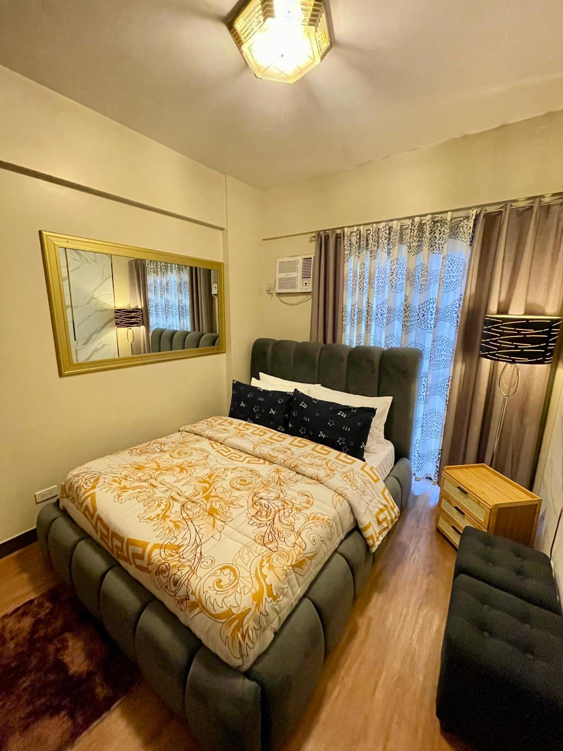Family Suite w/ Centralized AC nr Ayala Mall Feliz view 2