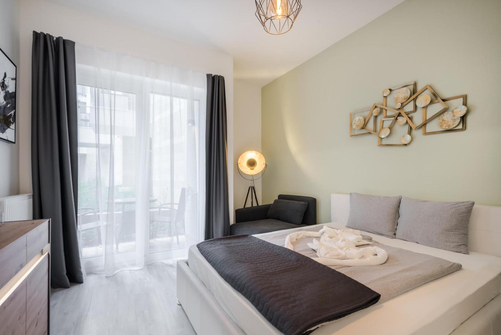 Elisabeth Residence Green with parking view 2