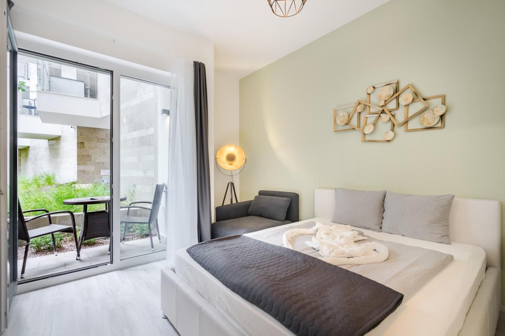 Elisabeth Residence Green with parking view 5