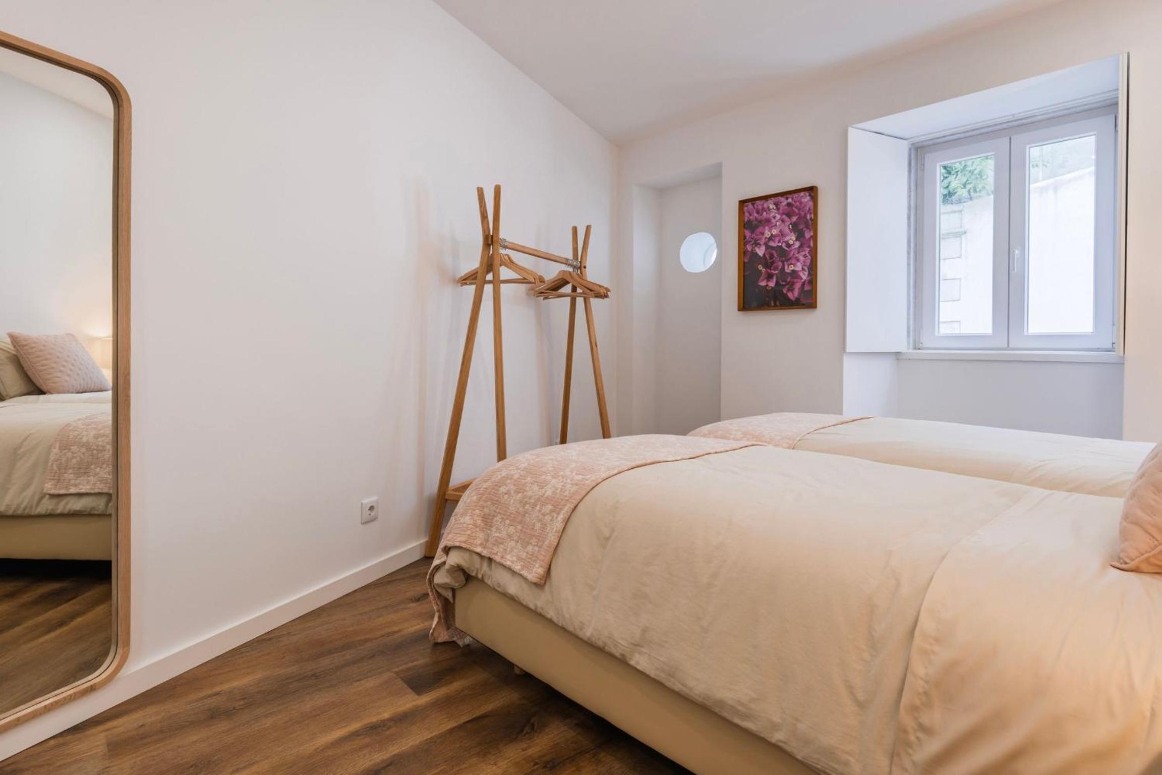 2BDR Charming Apartment in Graça by LovelyStay view 5