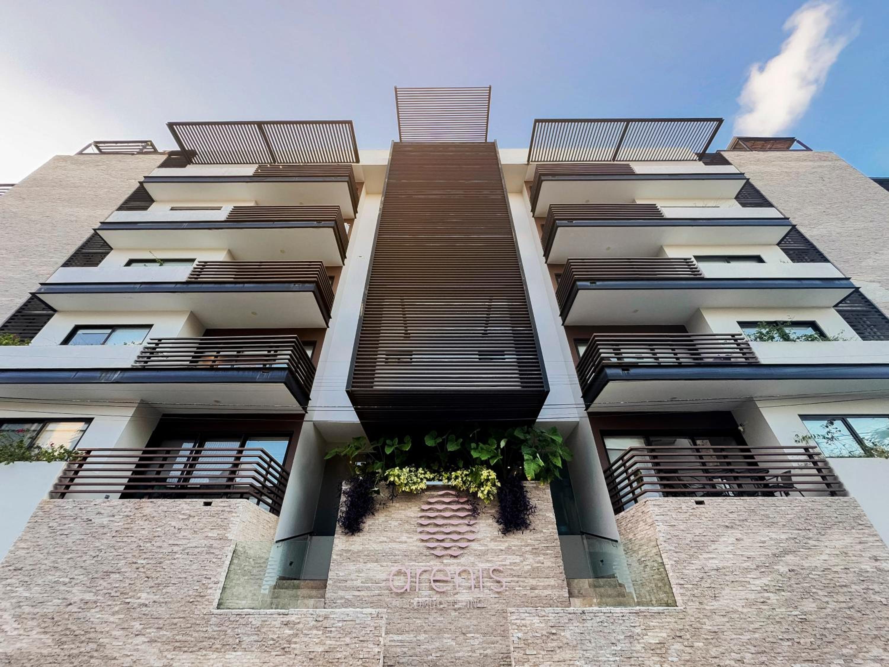 Modern Beach Oasis: Pool, 24/7 Security, Steps to Sand, Sleeps 6 photo 5
