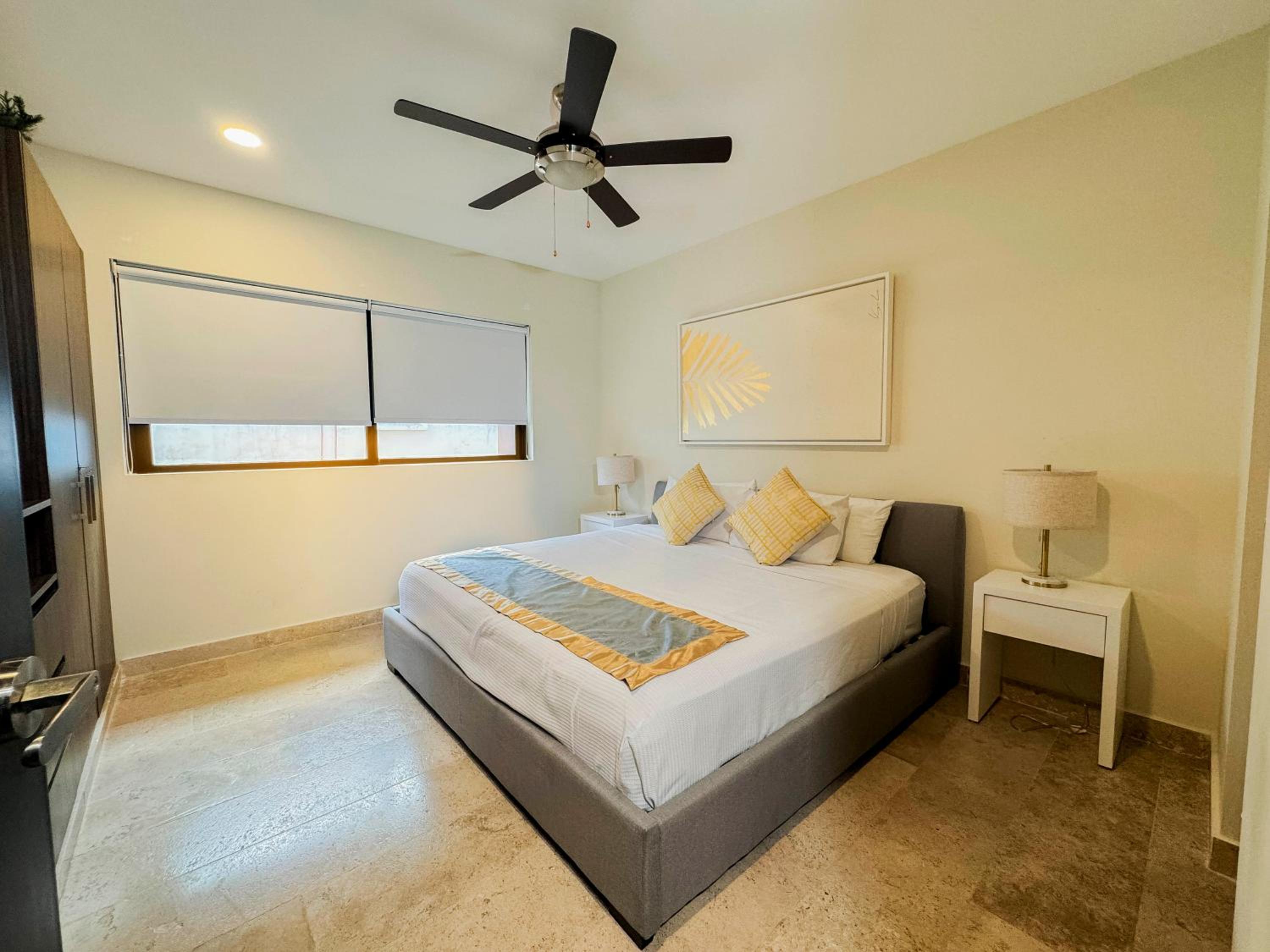 Modern Beach Oasis: Pool, 24/7 Security, Steps to Sand, Sleeps 6