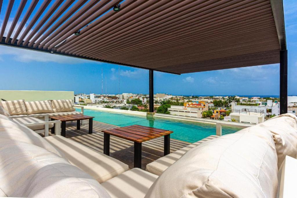 Modern Beach Oasis: Pool, 24/7 Security, Steps to Sand, Sleeps 6 photo 4
