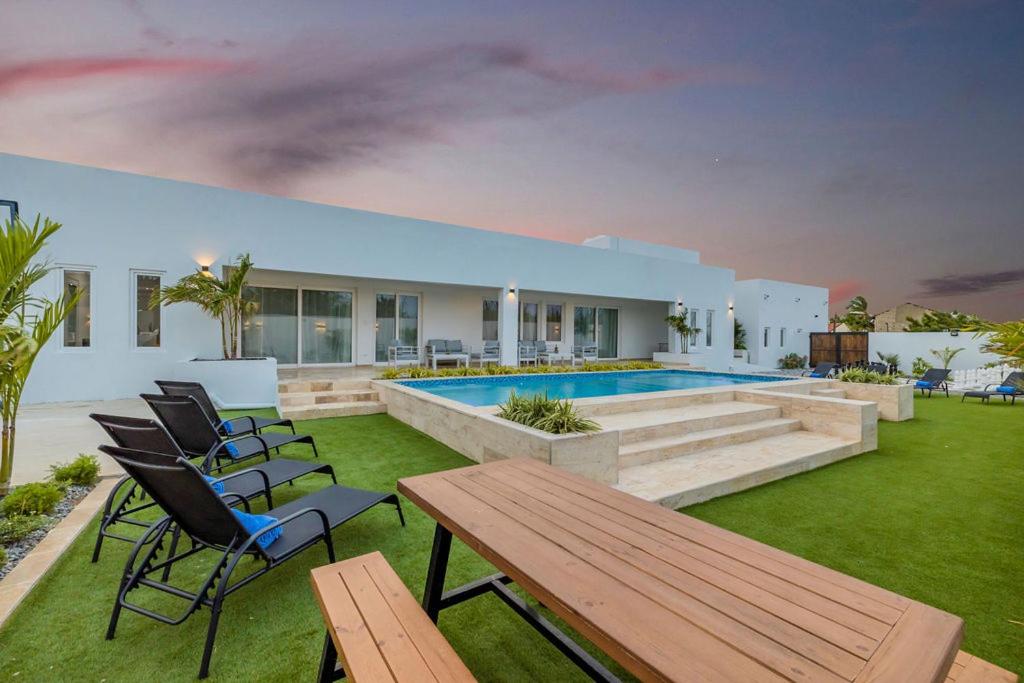 Stunning 6-Bedroom Villa In Aruba