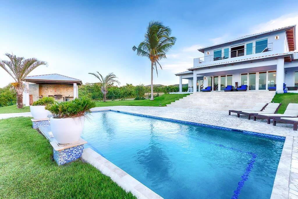 Beautiful Villa! Pool, Secluded Beach! view 3