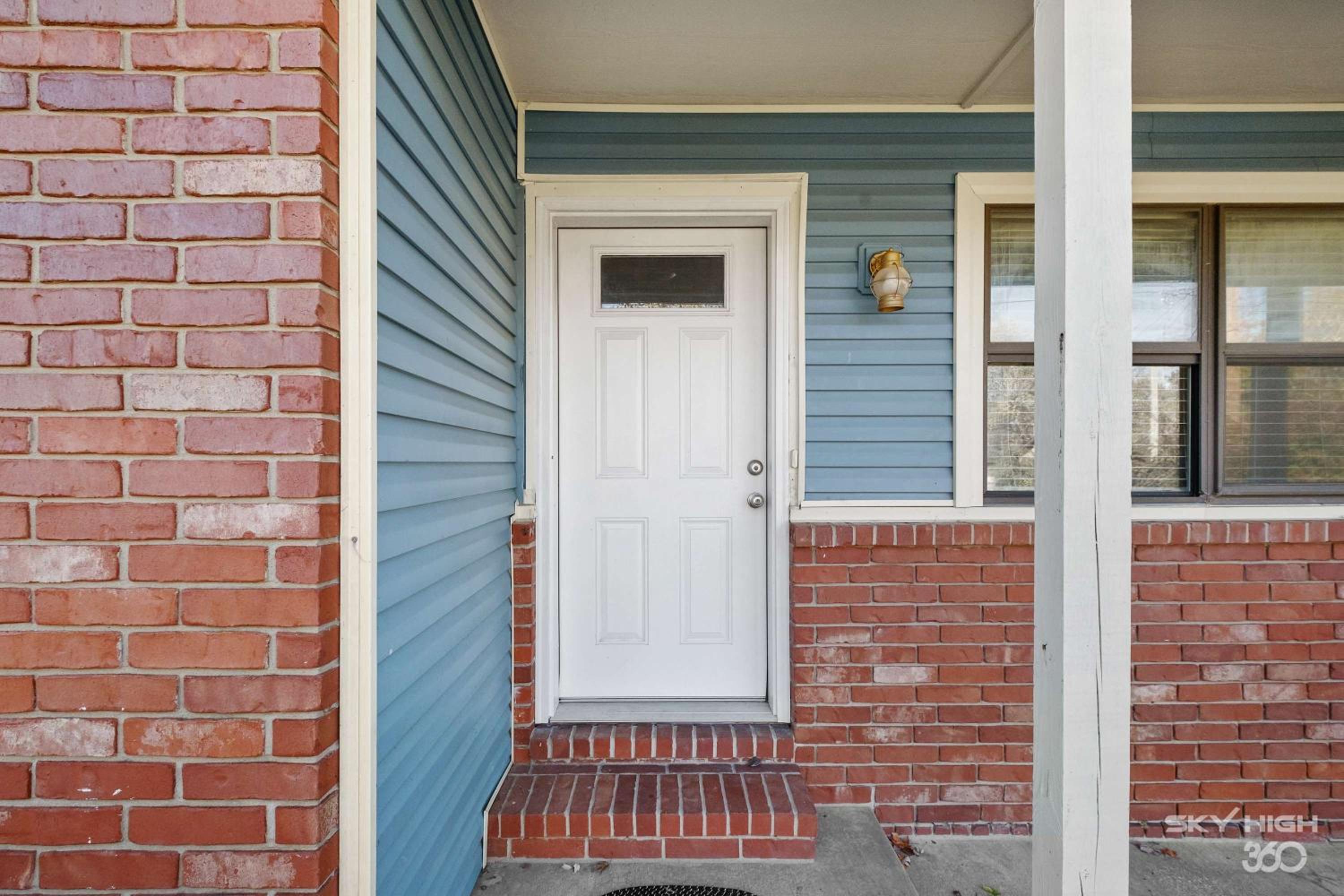 Beth Ln Breakaway Family Home-Blocks from Walmart HQ