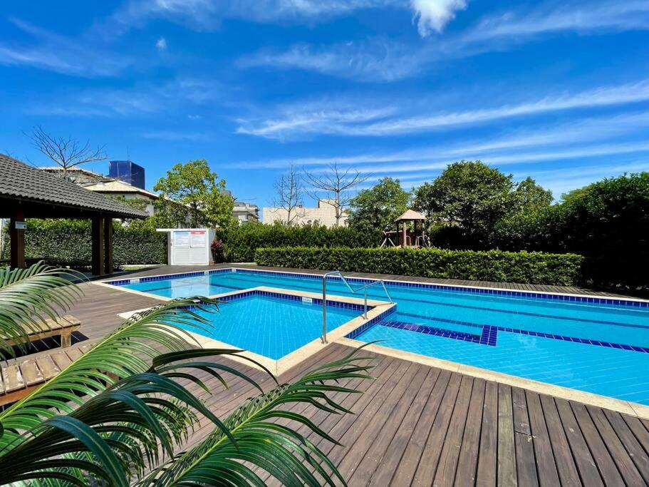 Amplo apartamento ao lado do Mar com Piscina incrível