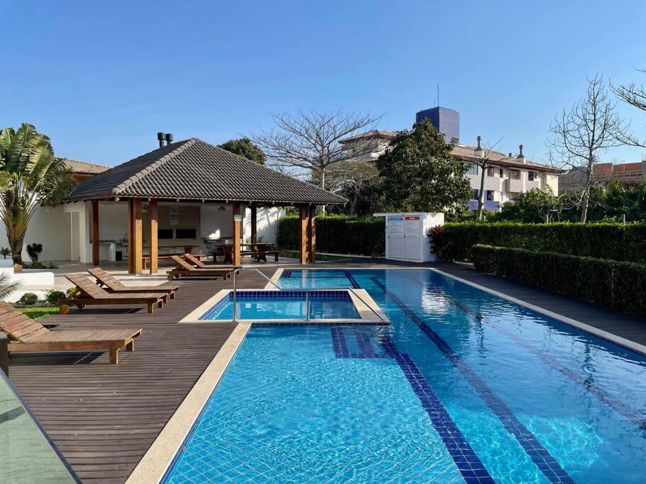 Amplo apartamento ao lado do Mar com Piscina incrível