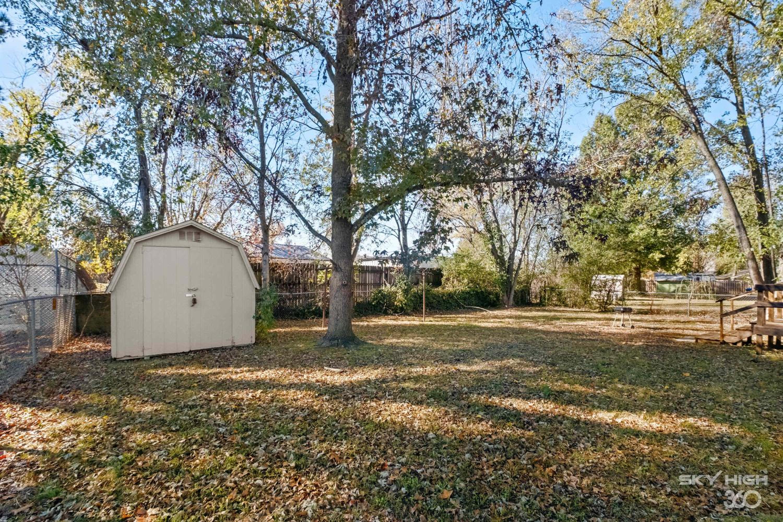 Beth Ln Breakaway Family Home-Blocks from Walmart HQ