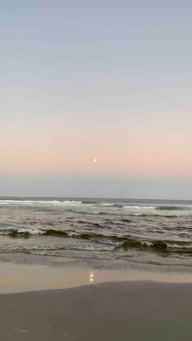 Amplo apartamento ao lado do Mar com Piscina incrível