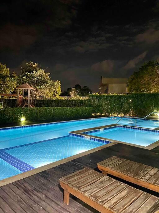 Amplo apartamento ao lado do Mar com Piscina incrível