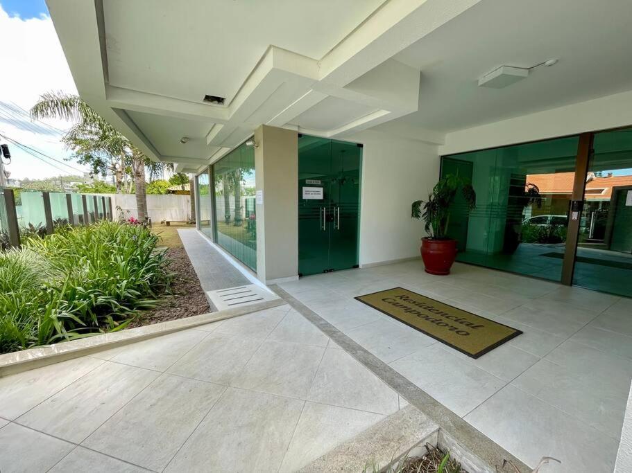 Amplo apartamento ao lado do Mar com Piscina incrível