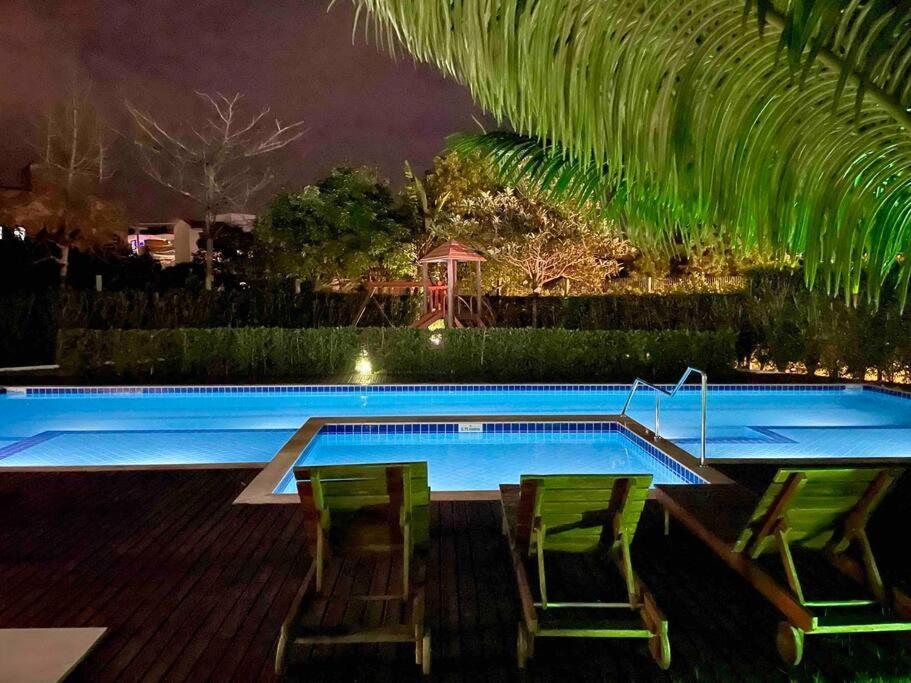 Amplo apartamento ao lado do Mar com Piscina incrível
