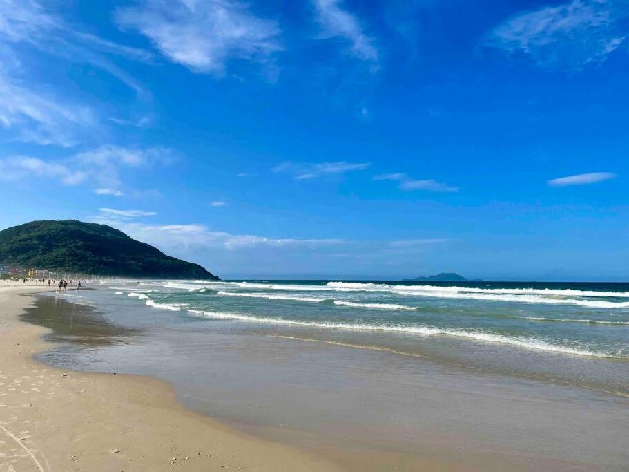 Amplo apartamento ao lado do Mar com Piscina incrível