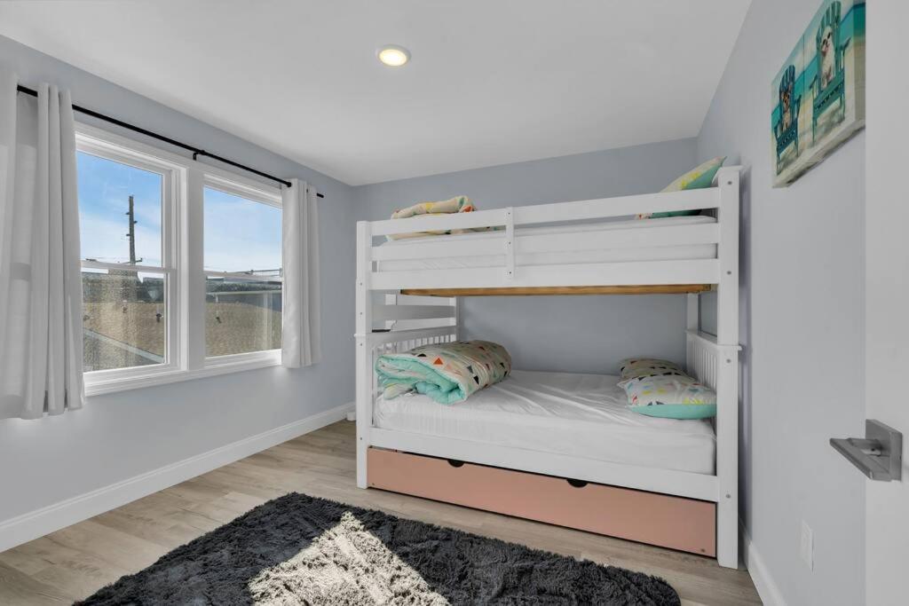 Luxury Beach House in Seaside! Now Available! view 3
