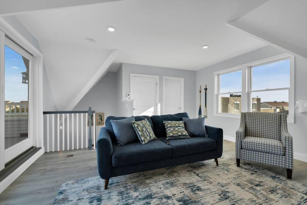 Luxury Beach House in Seaside! Now Available! view 5