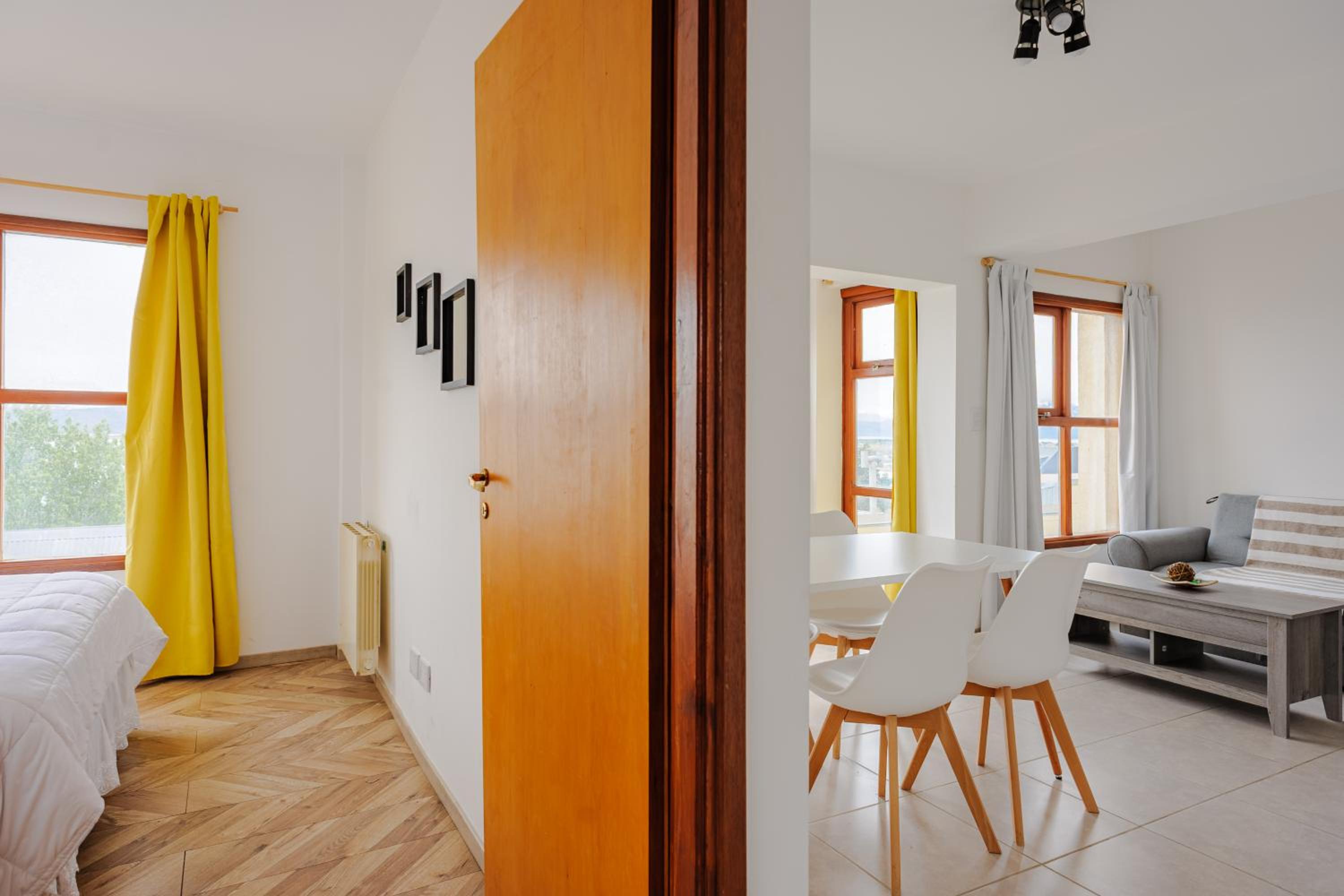 Gray Fox Apartments Roca