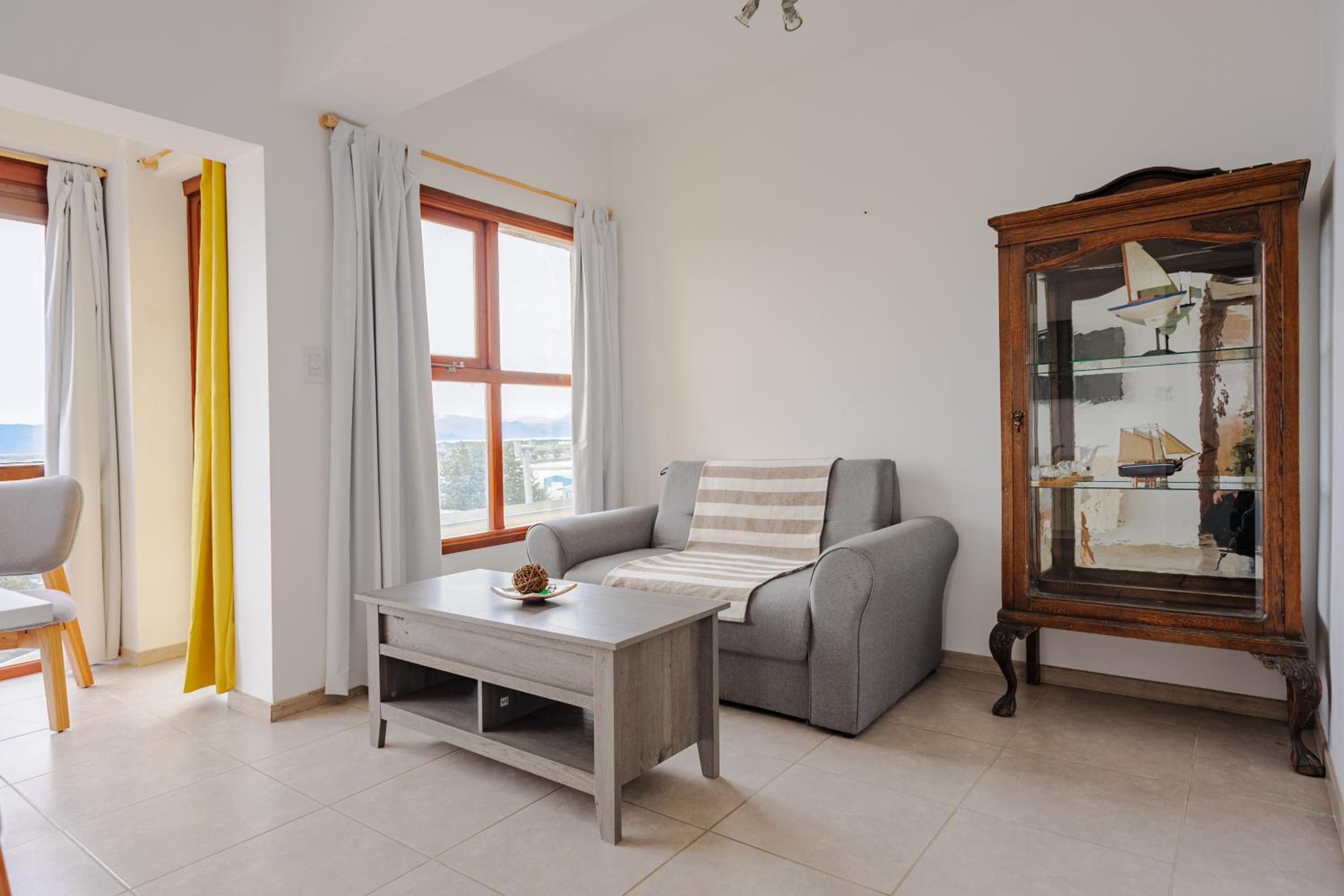 Gray Fox Apartments Roca