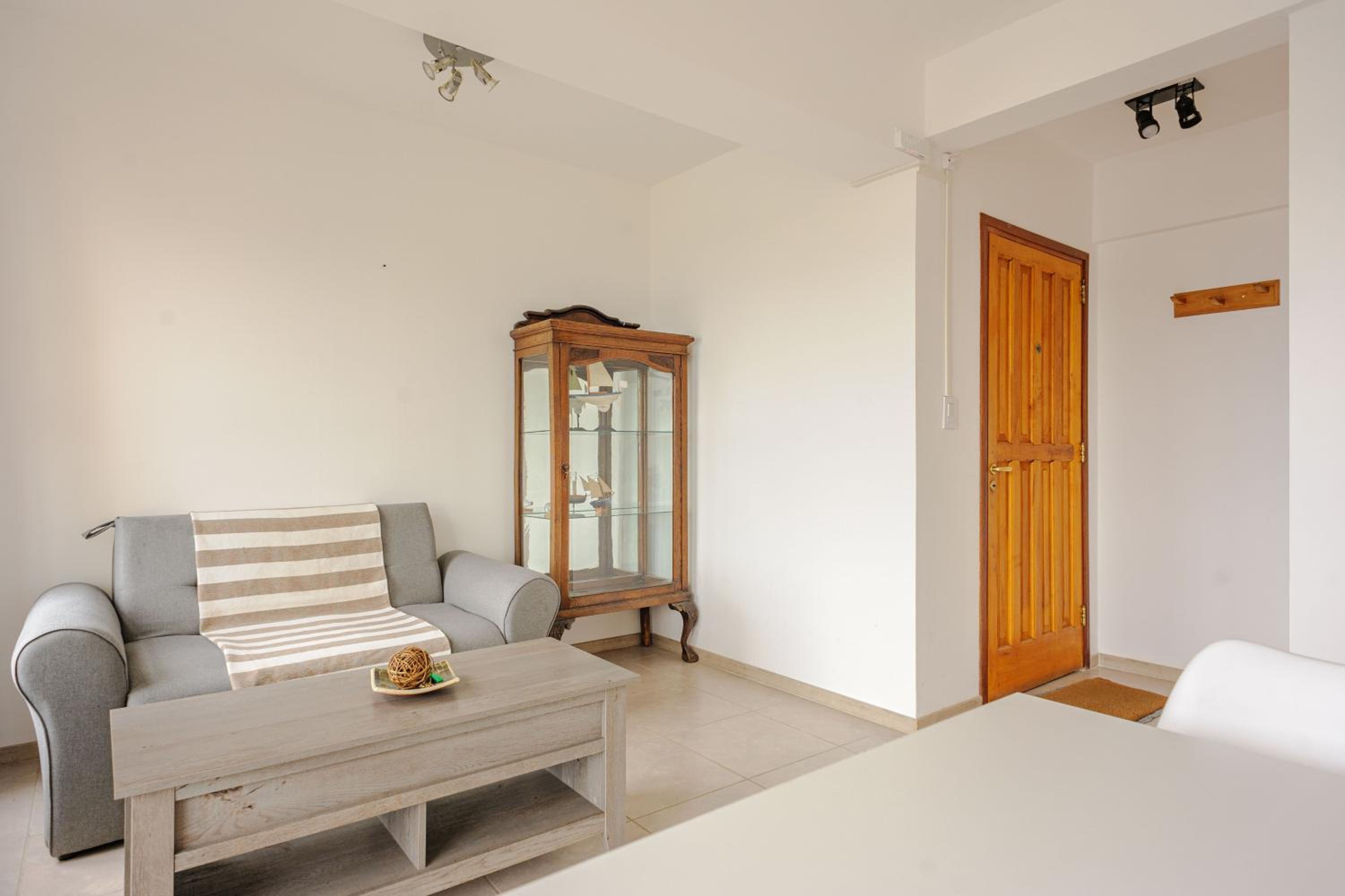 Gray Fox Apartments Roca