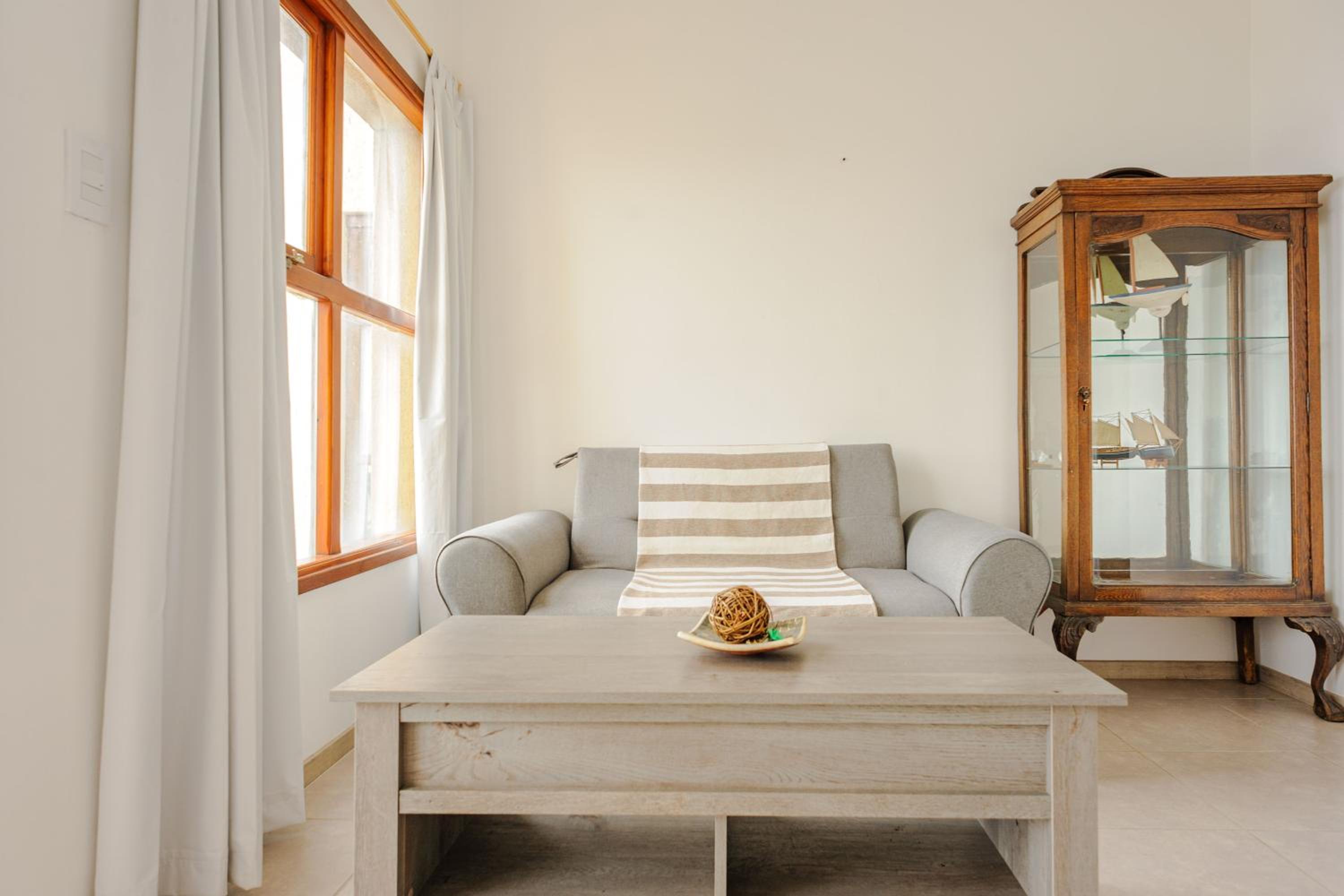 Gray Fox Apartments Roca