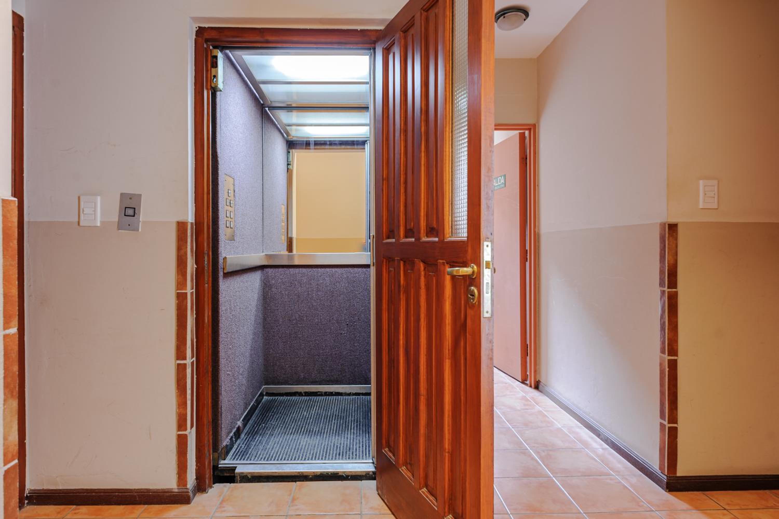 Gray Fox Apartments Roca