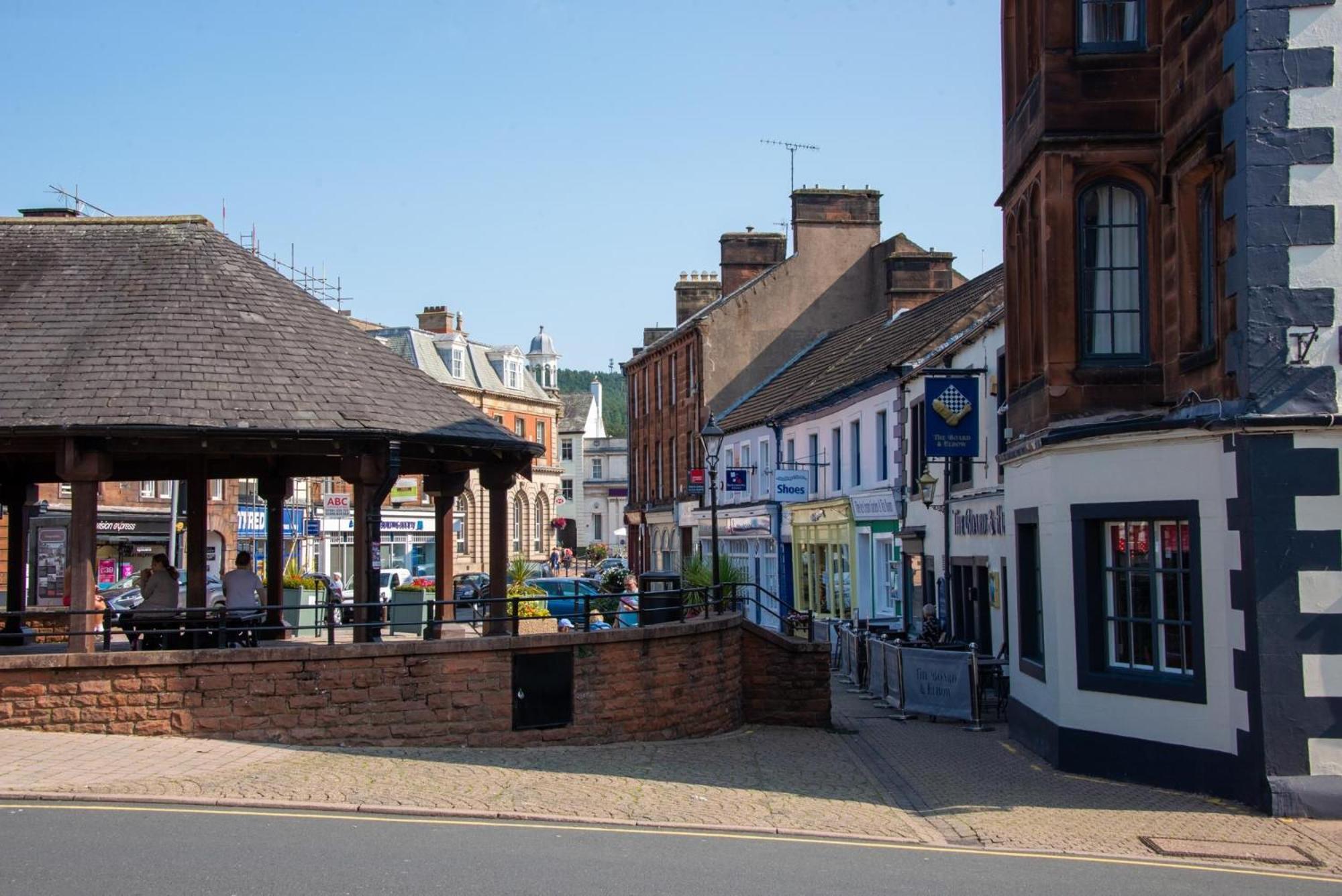 Egerton House Penrith, luxuriously appointed close to shops, bars & restaurants, Ullswater 15 minutes drive