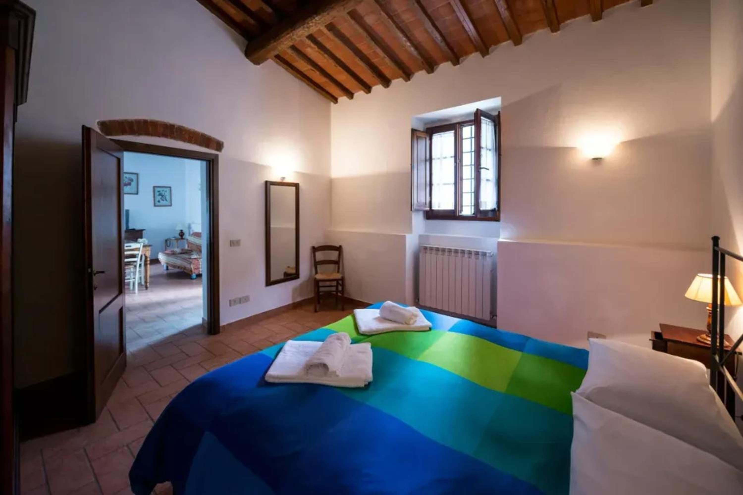 Charming apartment in Loro Ciuffenna, 110 m² with Shared Pool.