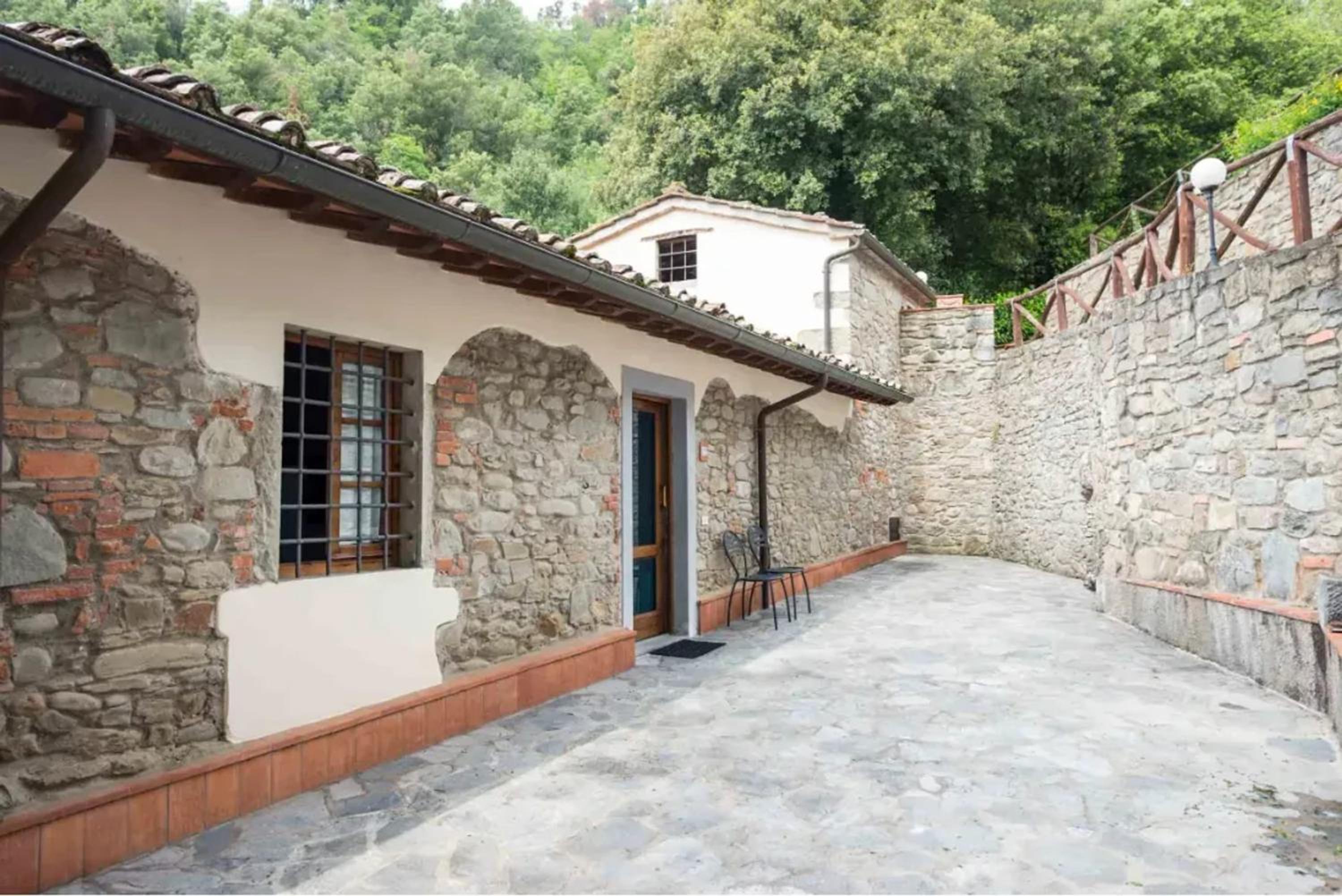 Charming apartment in Loro Ciuffenna, 110 m² with Shared Pool.