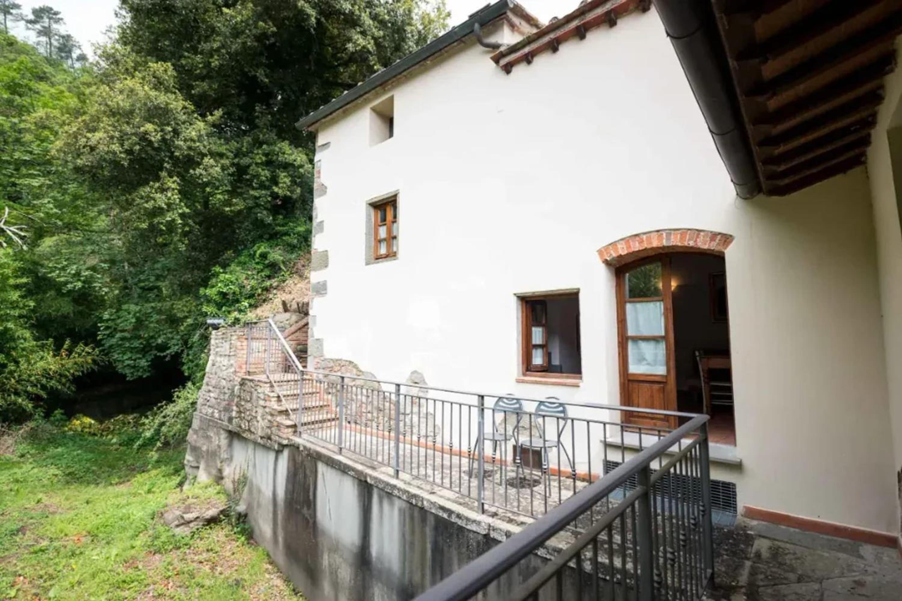 Charming apartment in Loro Ciuffenna, 110 m² with Shared Pool.
