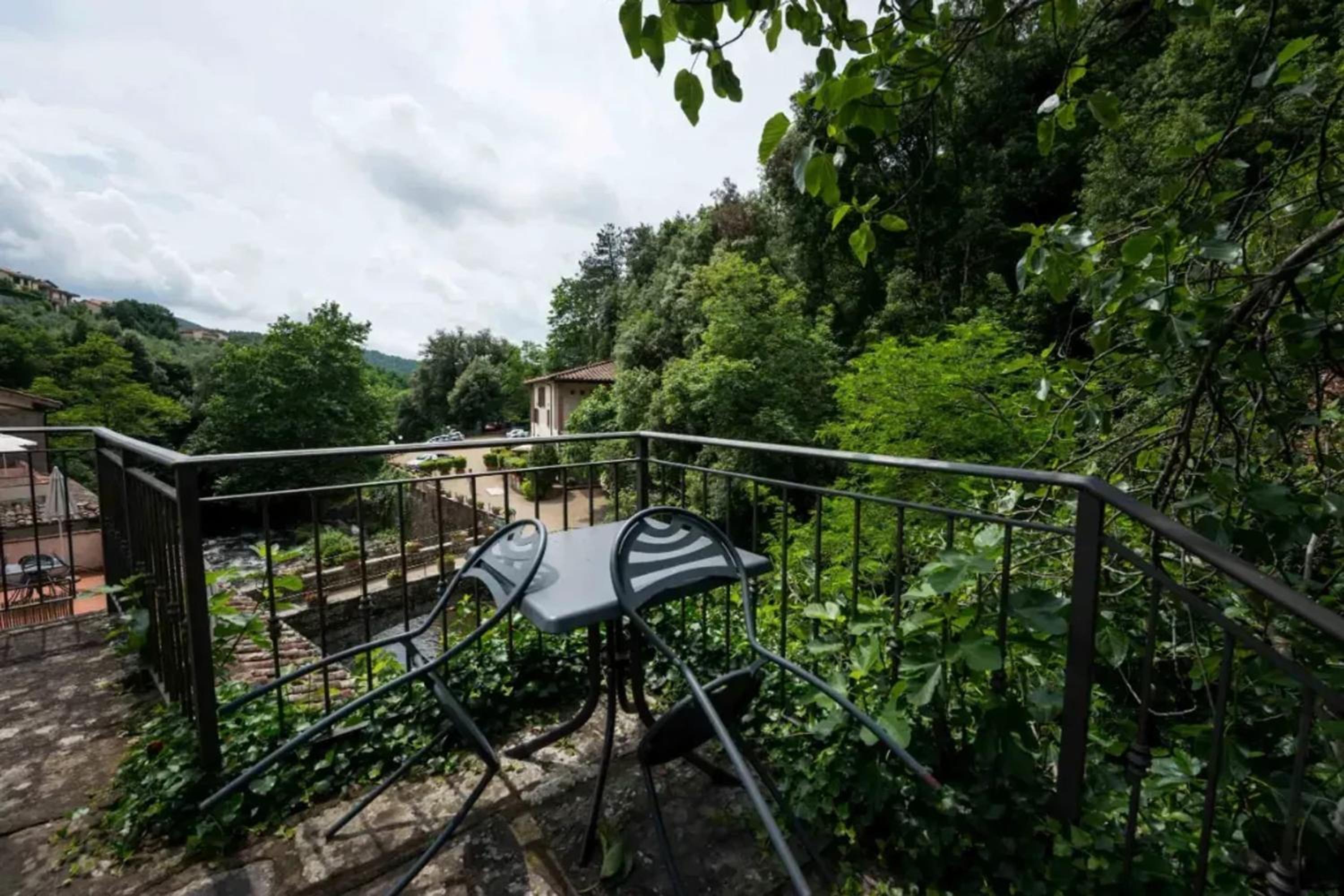Charming apartment in Loro Ciuffenna, 110 m² with Shared Pool.