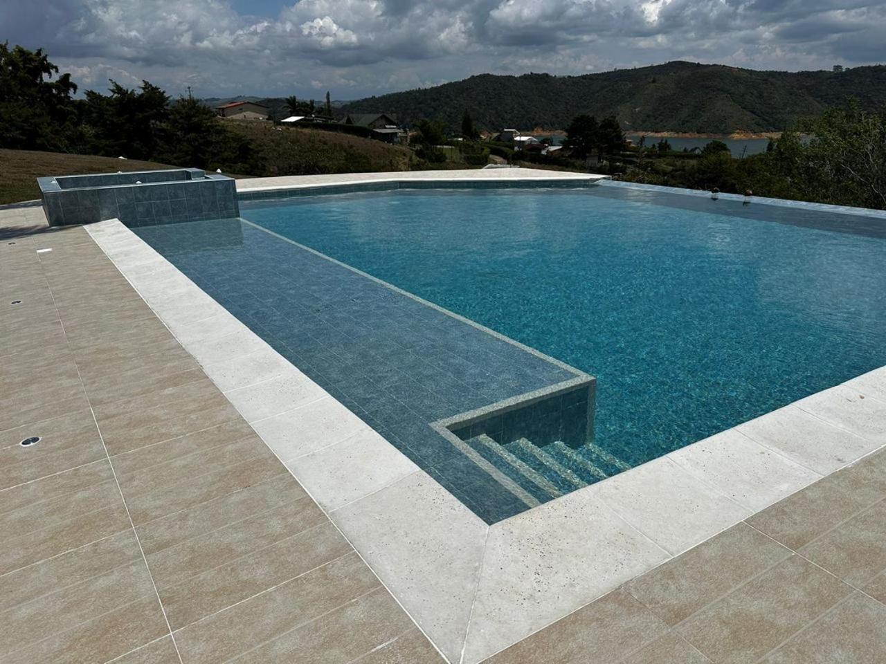 Finca Raices Lago Calima