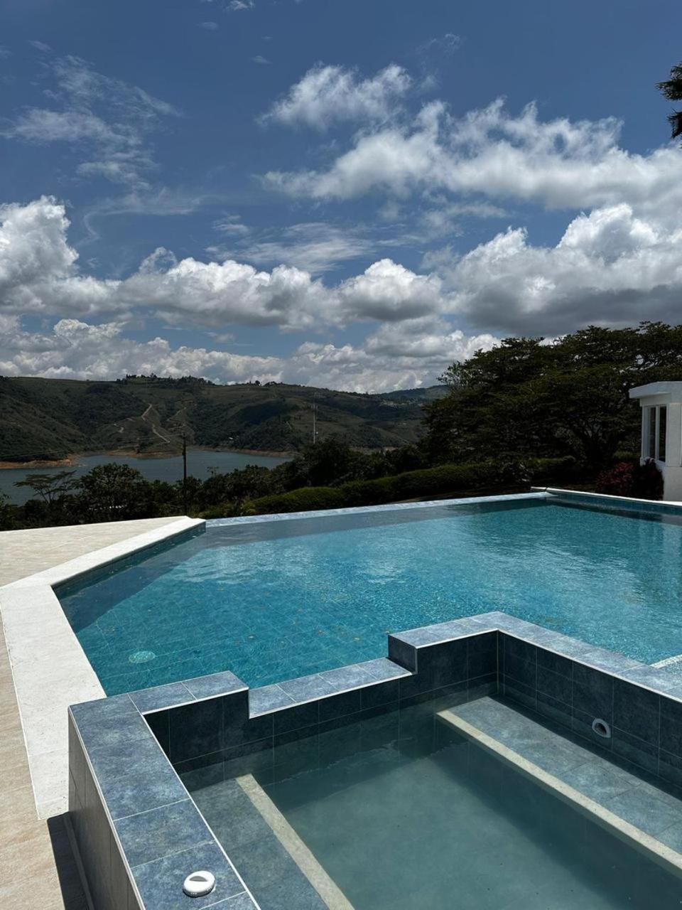 Finca Raices Lago Calima