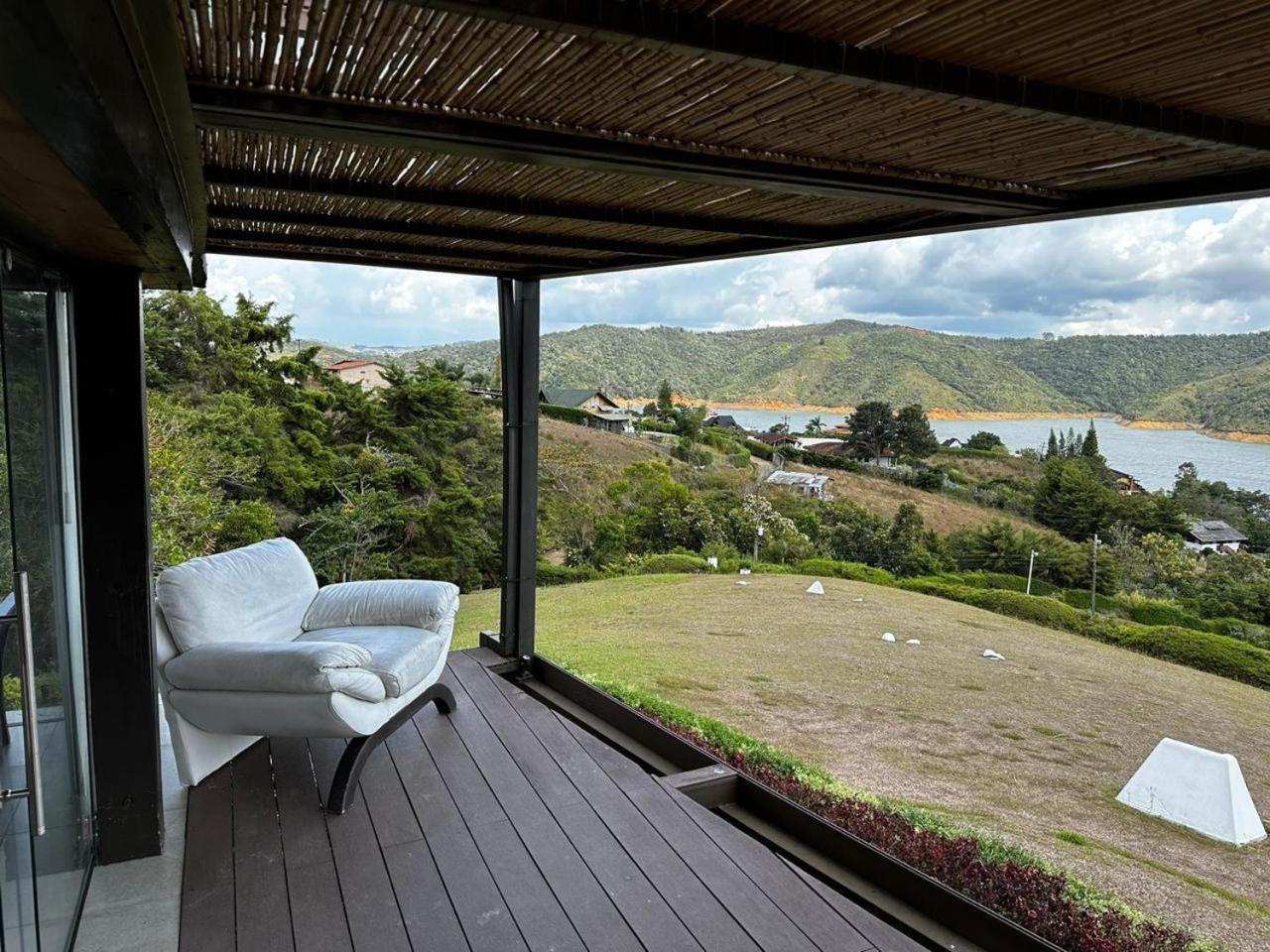 Finca Raices Lago Calima