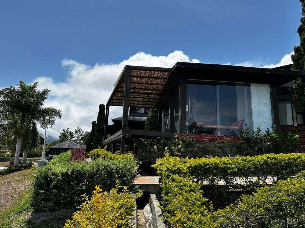 Finca Raices Lago Calima