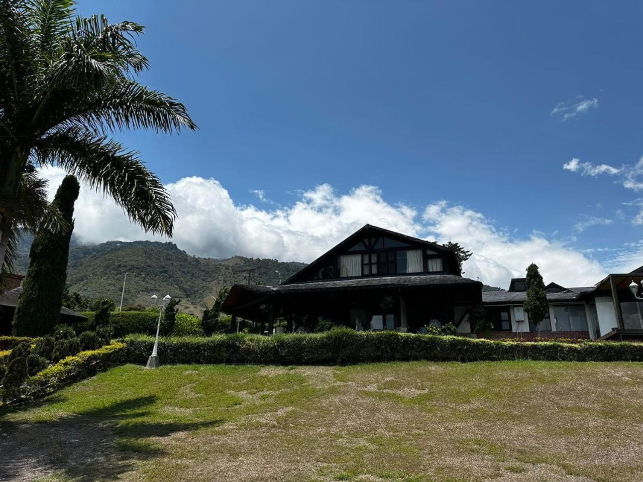 Finca Raices Lago Calima