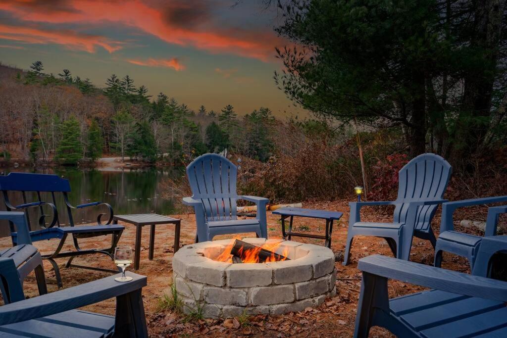 Lakefront Moose Pond Retreat view 3