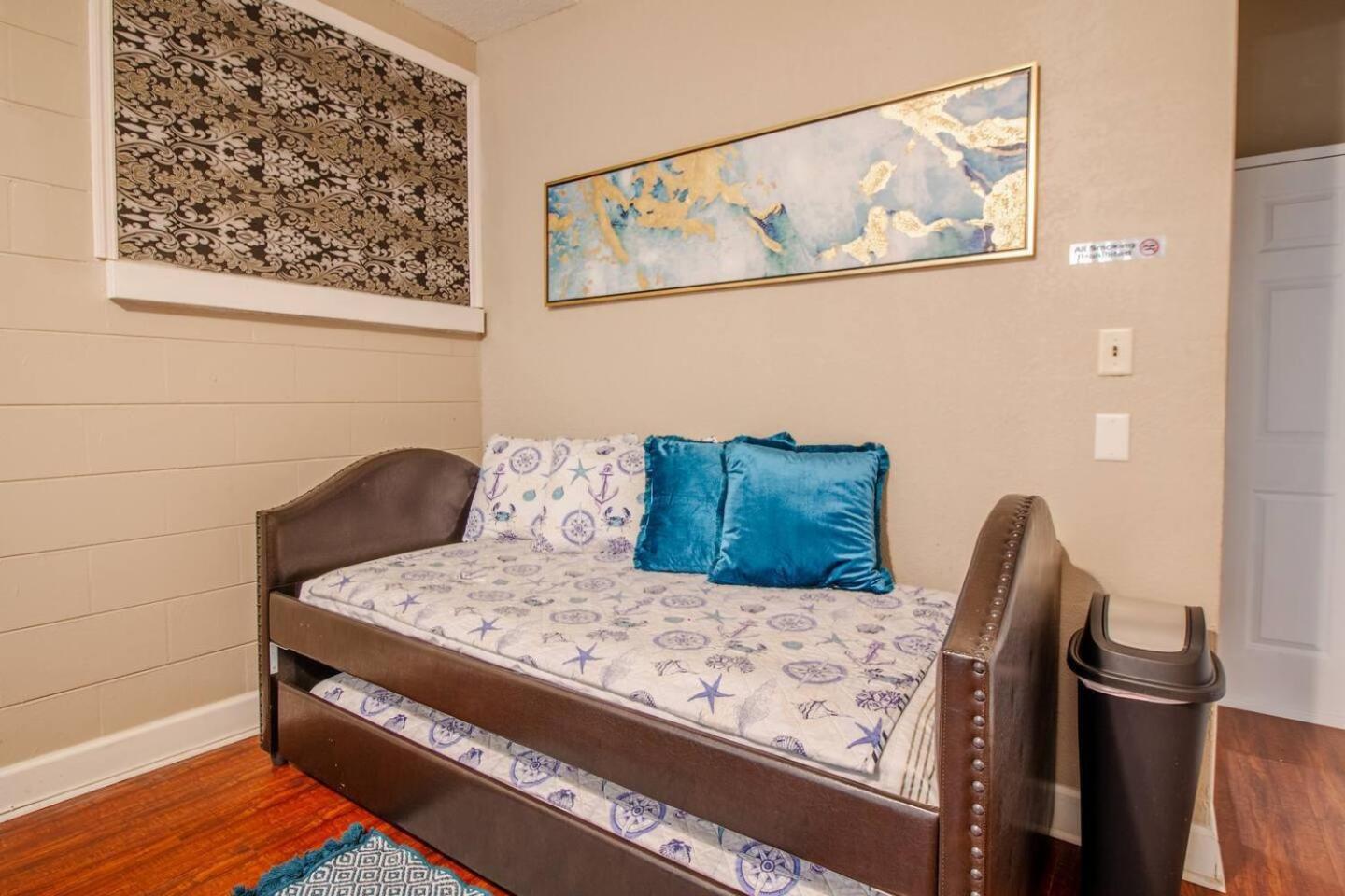 Home 6BR Near downtown