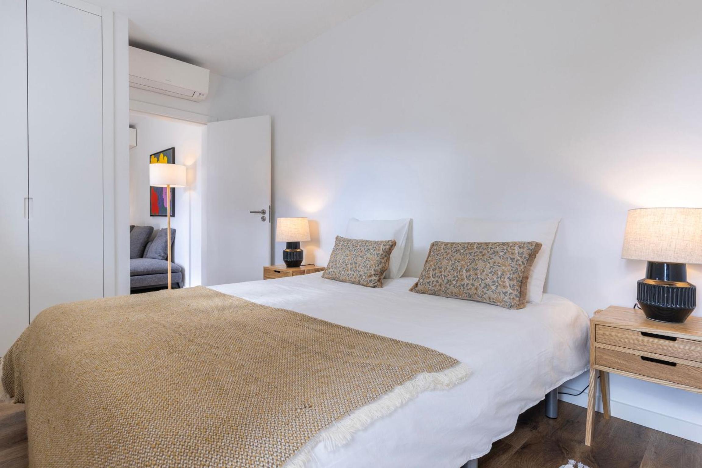 2BDR Cozy Apartment in Graça by LovelyStay view 2