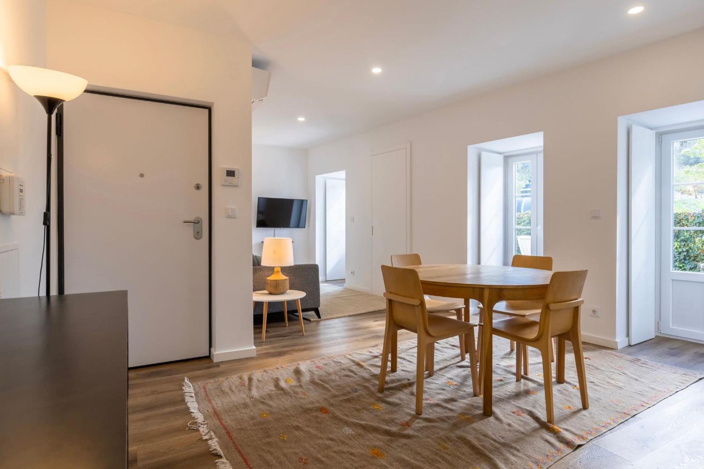 2BDR Cozy Apartment in Graça by LovelyStay view 4