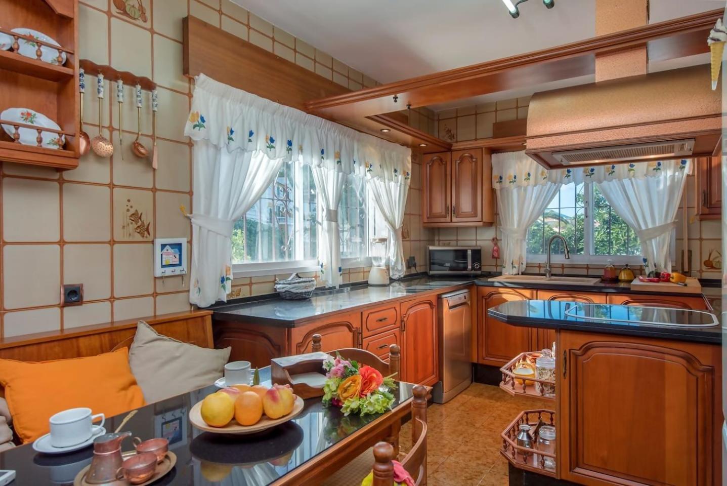 Villa Peralta, heated and private pool ,near beach and golf !