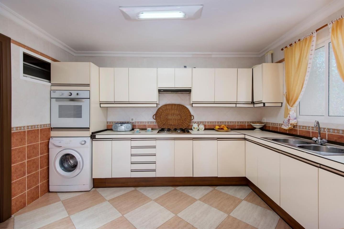 Villa Peralta, heated and private pool ,near beach and golf !