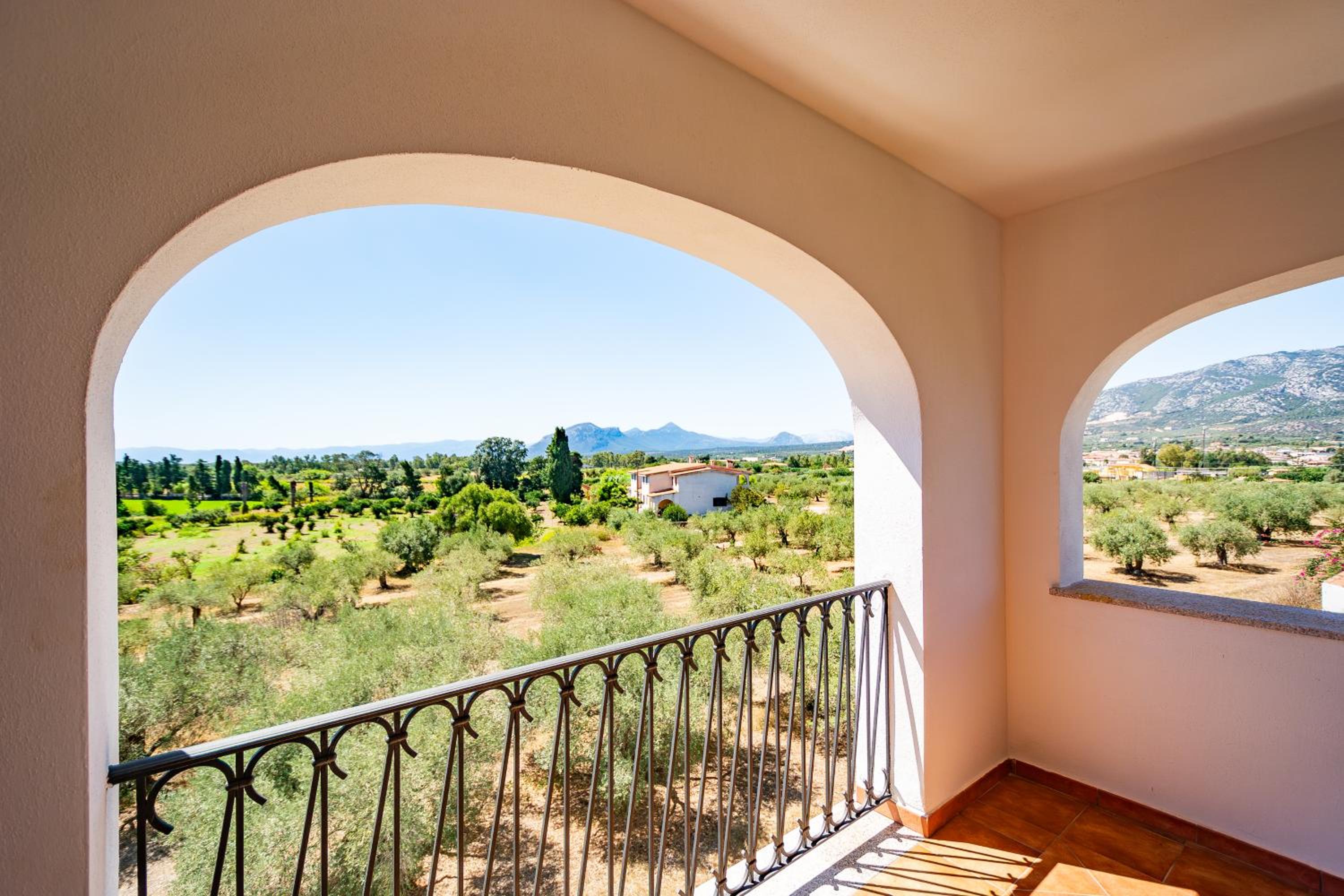 Residence in Orosei, apartments 4 beds with air conditioning view 2